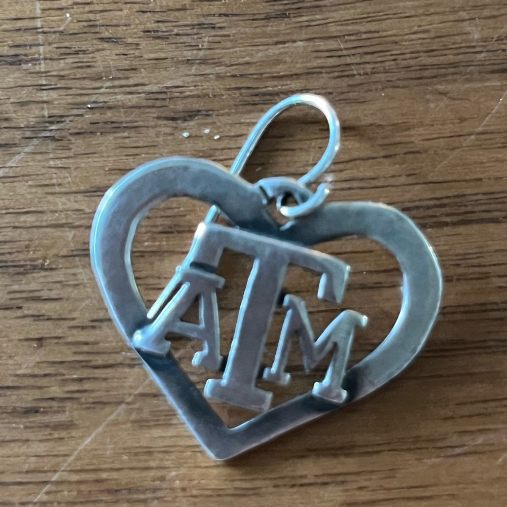 Texas A&M heart earrings - Picture 3 of 4